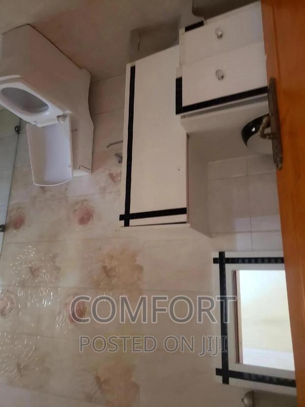 5bdrm Townhouse / Terrace in Lavington Green for rent