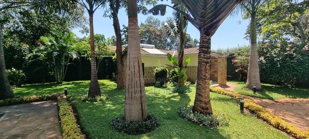 6bdrm Mansion in Unep, Runda for rent