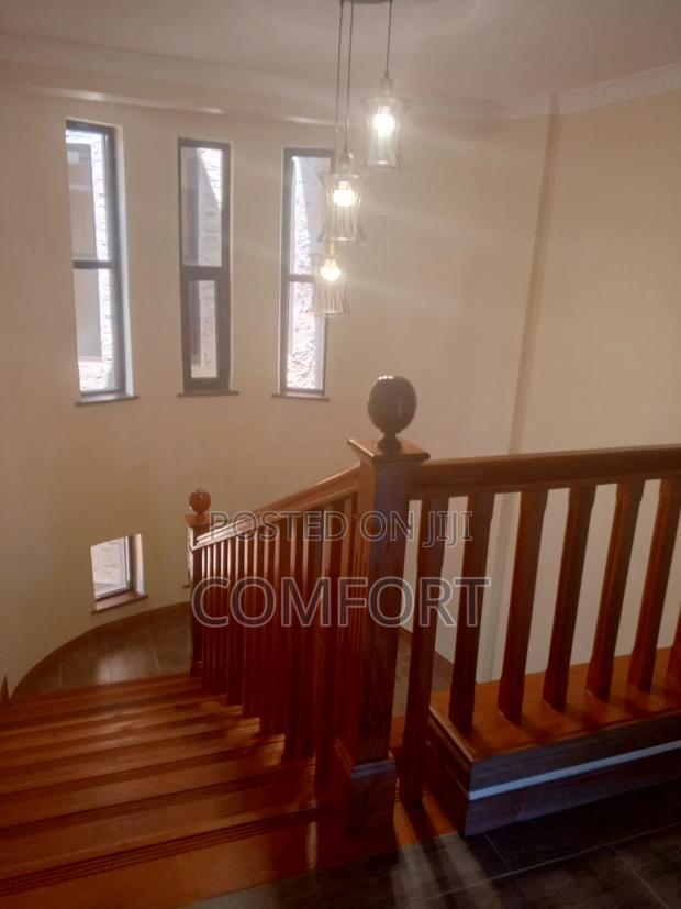 6bdrm Townhouse / Terrace in Lavington Green for rent
