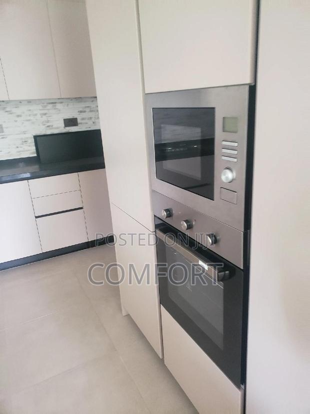 5bdrm Townhouse/Terrace in Lavington Green for sale