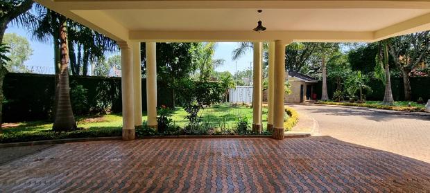 6bdrm Mansion in Unep, Runda for rent