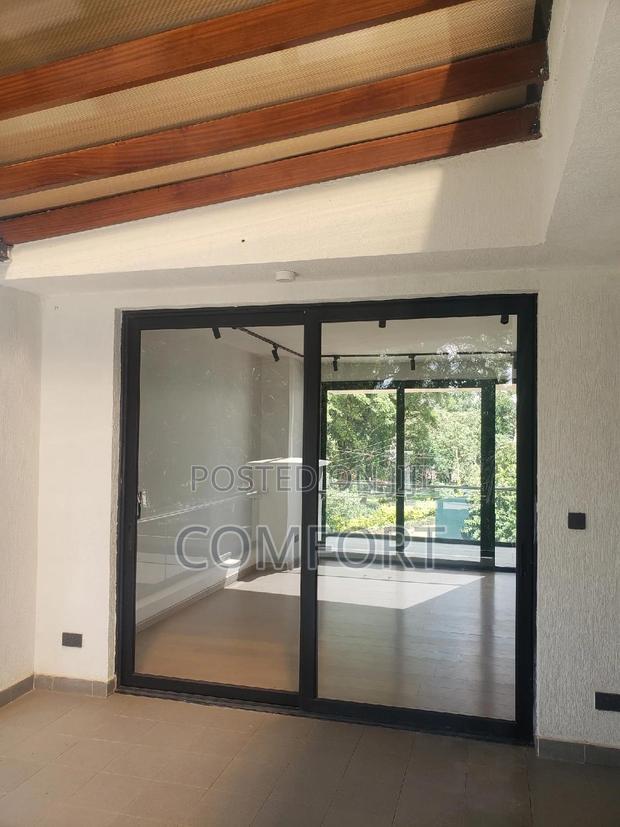 5bdrm Townhouse/Terrace in Lavington Green for sale