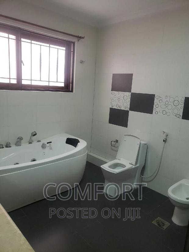 5bdrm Townhouse / Terrace in Lavington Green for rent