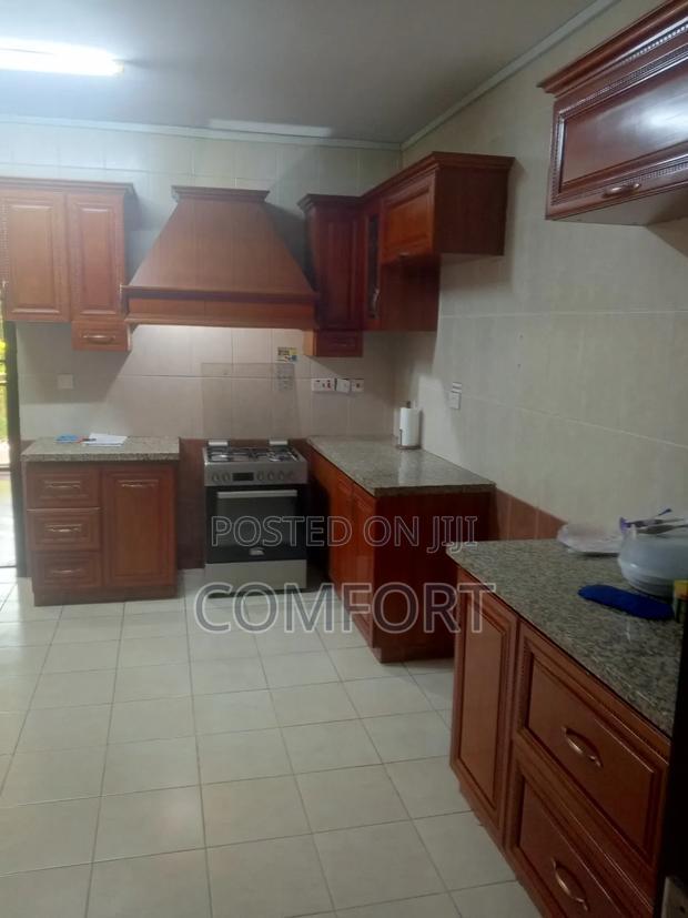 5bdrm Mansion in Lavington Green for rent