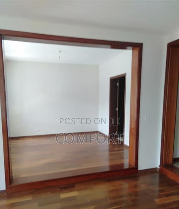 5bdrm Townhouse/Terrace in Lavington Green for sale
