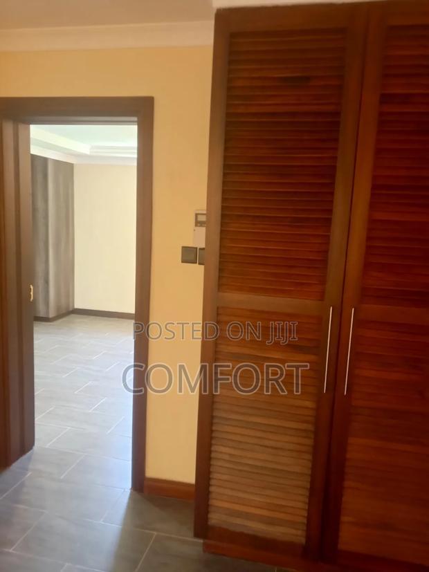 6bdrm Townhouse / Terrace in Lavington Green for rent