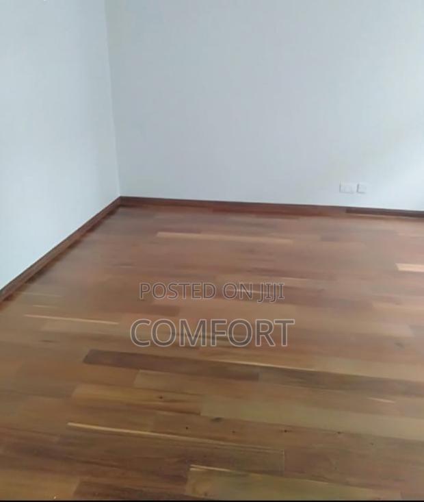 5bdrm Townhouse/Terrace in Lavington Green for sale