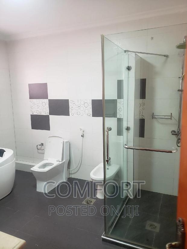5bdrm Townhouse / Terrace in Lavington Green for rent