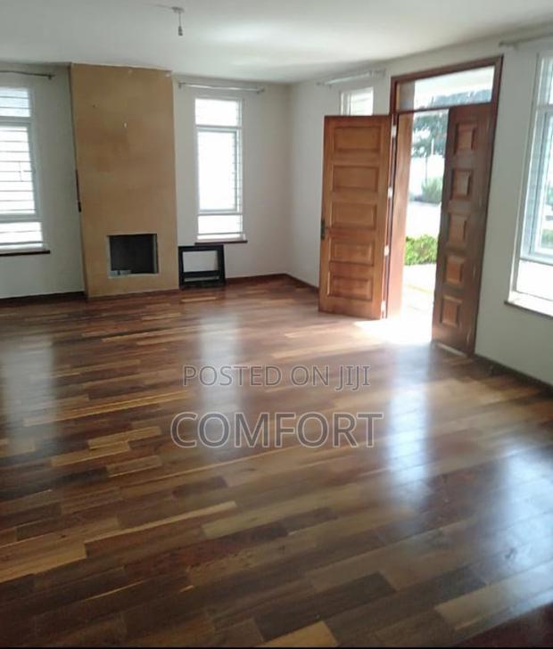 5bdrm Townhouse/Terrace in Lavington Green for sale