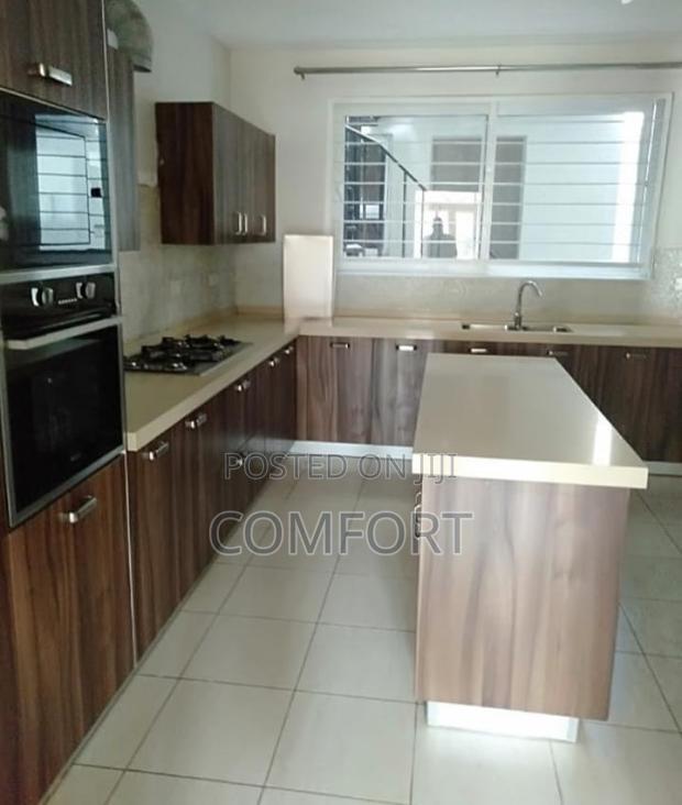 5bdrm Townhouse/Terrace in Lavington Green for sale