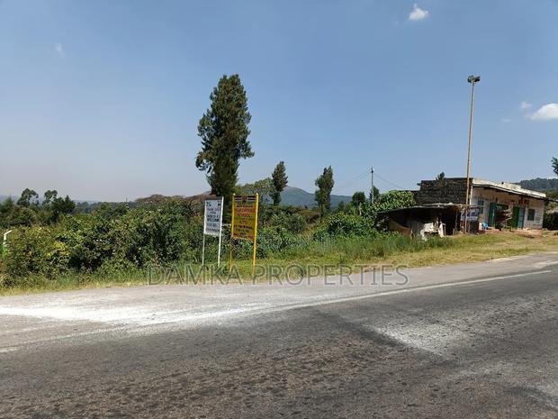 1/4 Plot for Sale Fronting Tarmac at Lanet Githioro