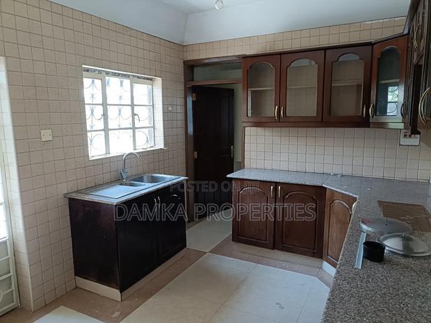 8bdrm Bungalow in Milimani for rent