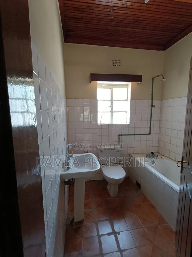 8bdrm Bungalow in Milimani for rent