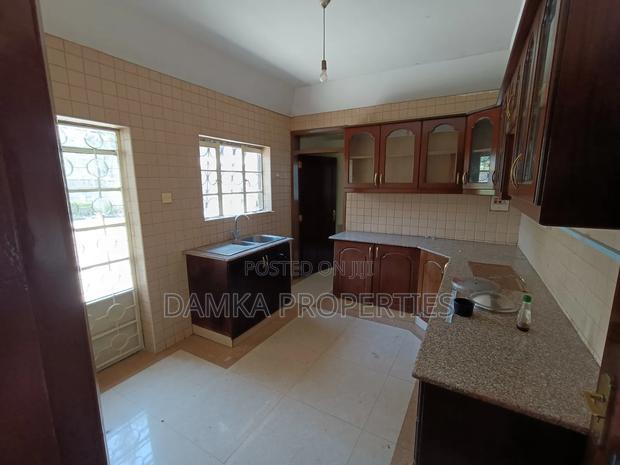 8bdrm Bungalow in Milimani for rent