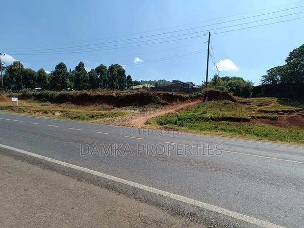 1/4 Plot for Sale Fronting Tarmac at Lanet Githioro
