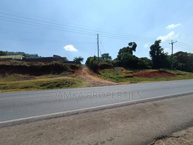 1/4 Plot for Sale Fronting Tarmac at Lanet Githioro