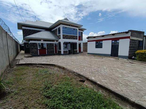 4bdrm Mansion in Nakuru Town East for sale