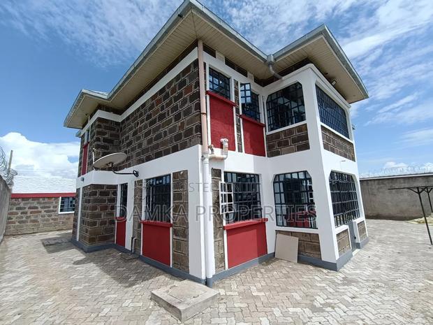 4bdrm Mansion in Nakuru Town East for sale