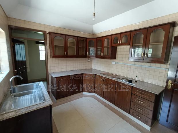 8bdrm Bungalow in Milimani for rent