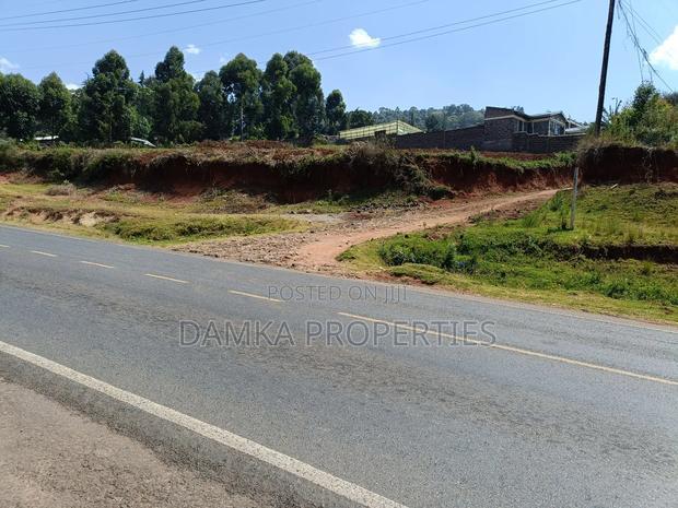 1/4 Plot for Sale Fronting Tarmac at Lanet Githioro