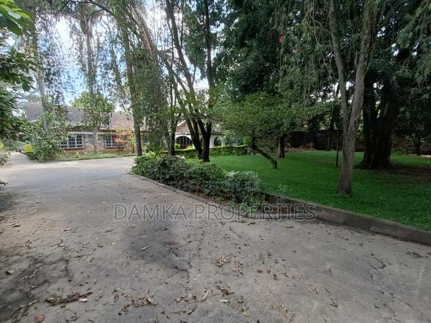 8bdrm Bungalow in Milimani for rent