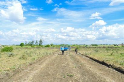 1,400,000 Land in Kamulu Residential