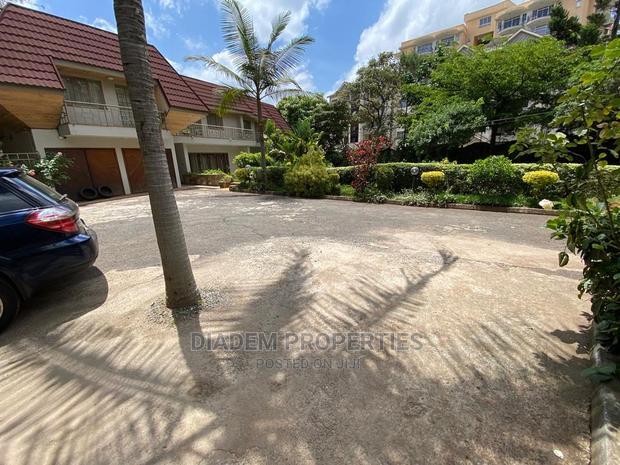 8bedroom Commercial Property to Let