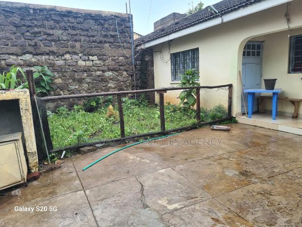 3bdrm Bungalow in Tena Estate, Donholm for sale