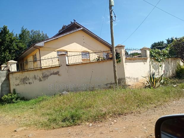 1/4 Plot With 4 Bedroom House Plus SQ 3bedroom House