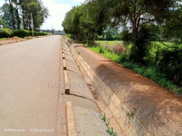 1/4 Plot Nakuru Tumsifu Touching Tarmac