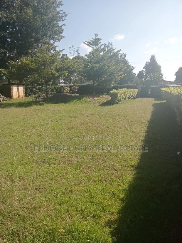 1/2 Acre Sogomo UOE With Two Bedroom House