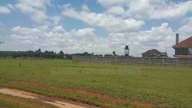 1/4 Plot Racecourse in Good Location