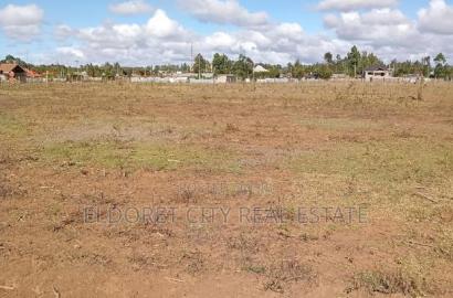 1/4 Plots Rolyton With Title Near Tarmac
