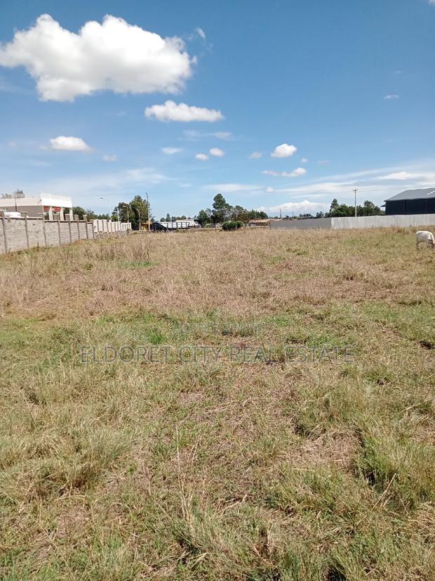 1/4 Plot Annex With Title Less Than 100metres From Tarmac