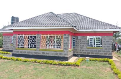 3bdrm Bungalow in Little Lambs Outspan, Racecourse for Sale