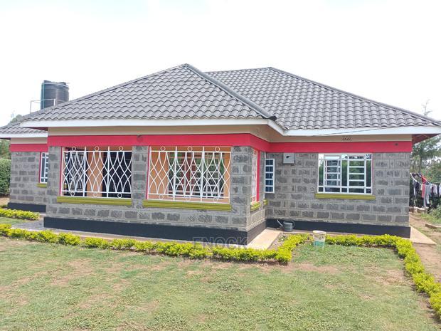 3bdrm Bungalow in Little Lambs Outspan, Racecourse for Sale