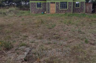Land for Sale in Nyeri Munyu With a House