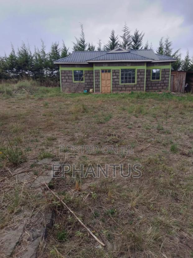 Land for Sale in Nyeri Munyu With a House