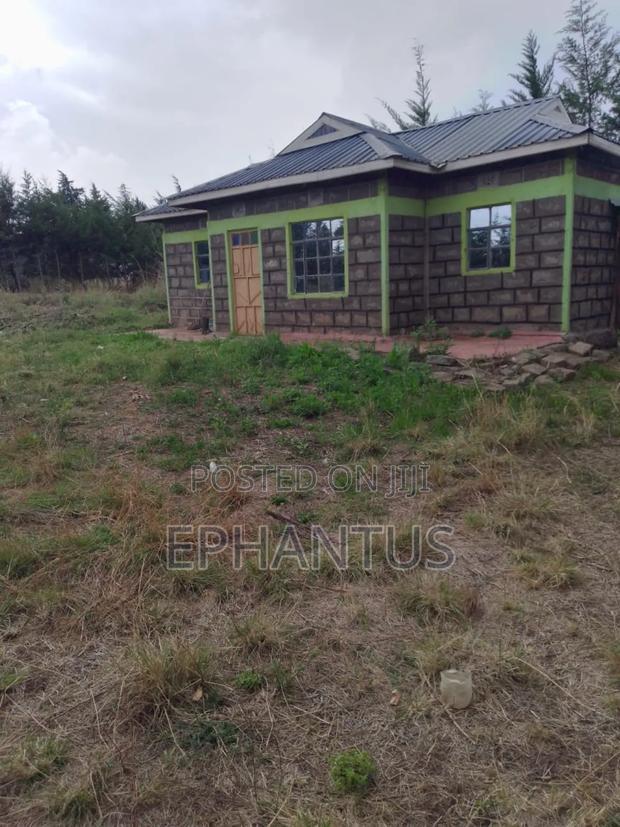 Land for Sale in Nyeri Munyu With a House