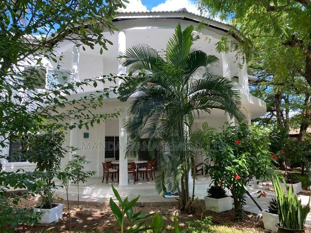 Furnished 3bdrm Villa in Town Centre for rent