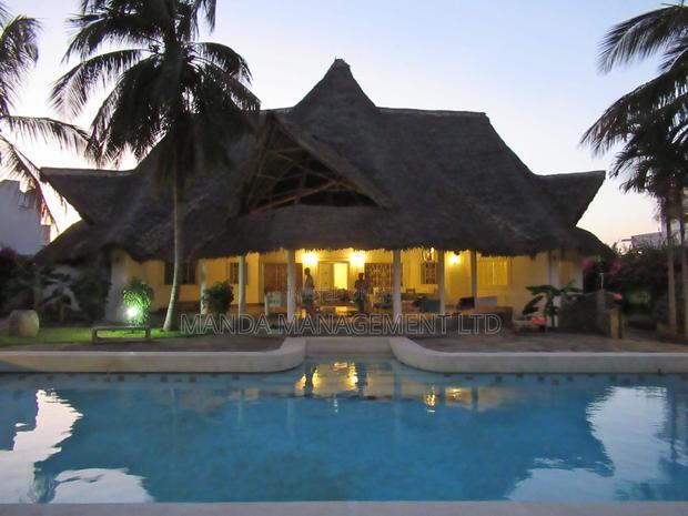 Furnished 4bdrm Villa in Shella for sale
