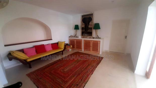 Furnished 3bdrm Villa in Town Centre for rent