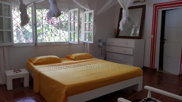 Furnished 4bdrm Villa in Shella for sale