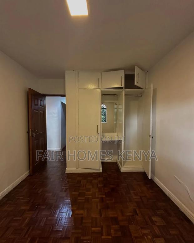 4bdrm Townhouse / Terrace in Lavington Green for rent