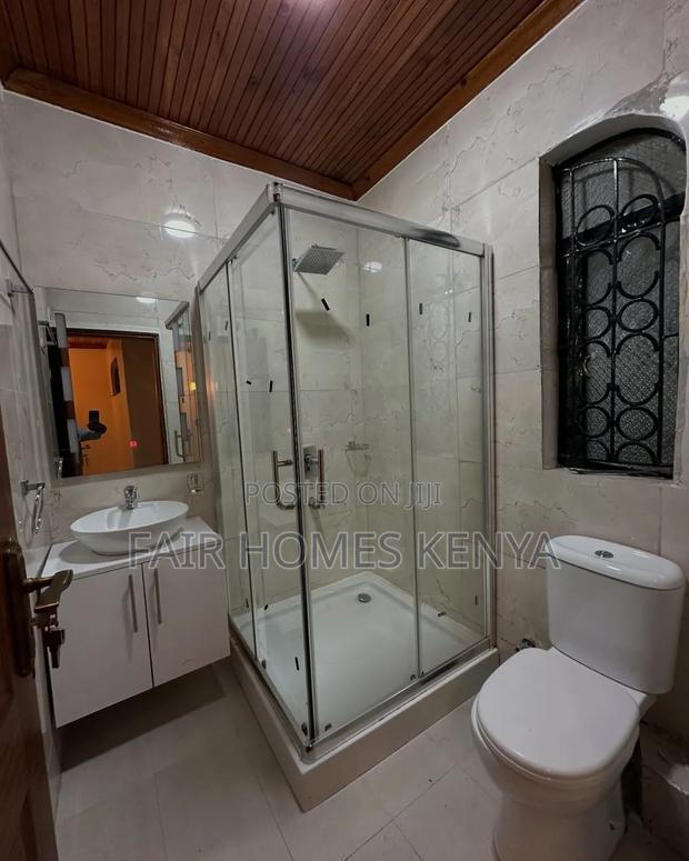 4bdrm Townhouse / Terrace in Lavington Green for rent