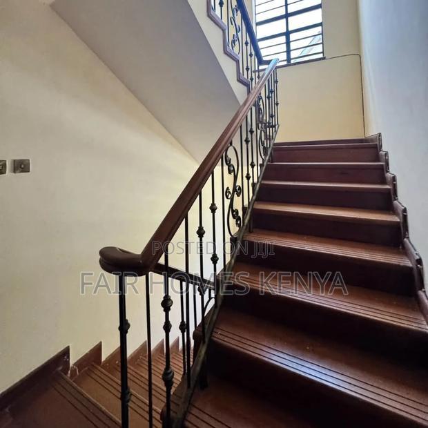 5bdrm Townhouse/Terrace in Convent Drive, Lavington for sale