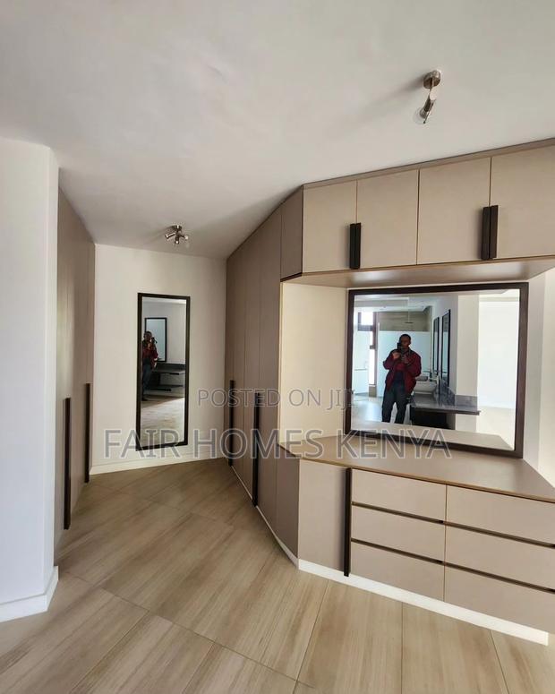 4bdrm Townhouse/Terrace in Chalbi Drive, Lavington for sale