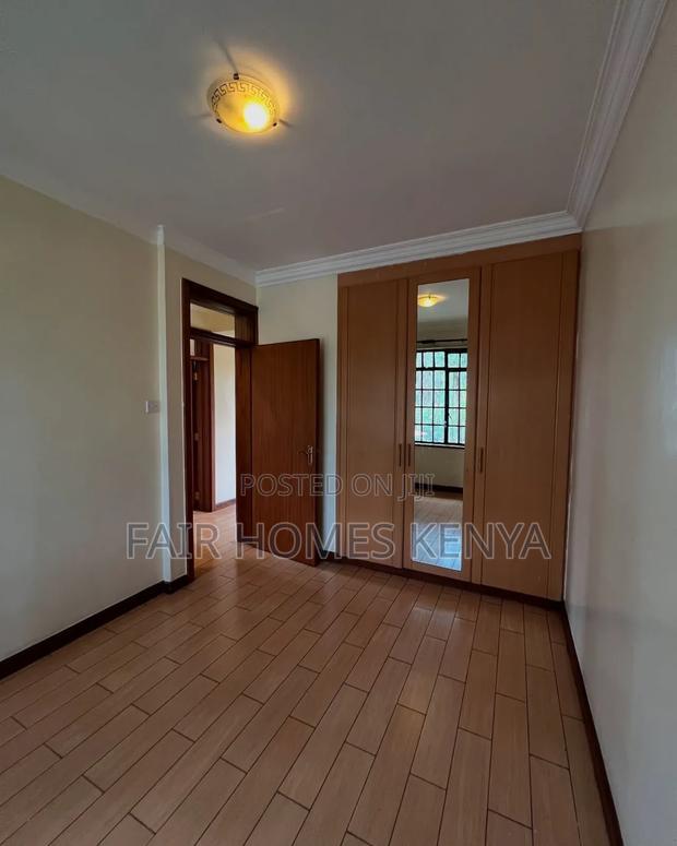 3bdrm Townhouse / Terrace in Lavington Green for rent