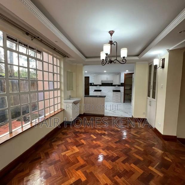 5bdrm Townhouse/Terrace in Lavington Green for sale