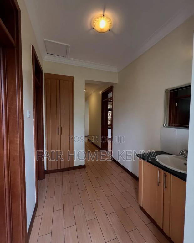 3bdrm Townhouse / Terrace in Lavington Green for rent